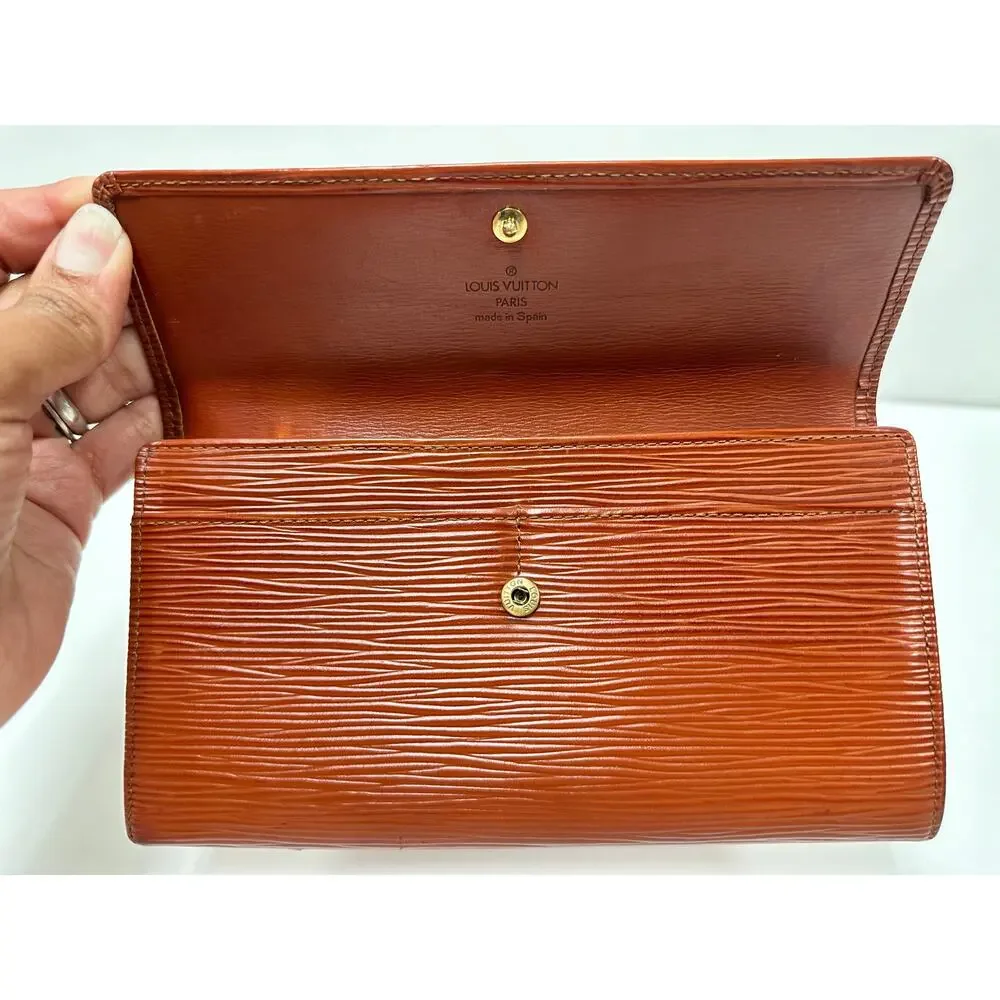 Authentic Vintage Louis Vuitton EPI Leather Long Wallet - Picture 7 of 13